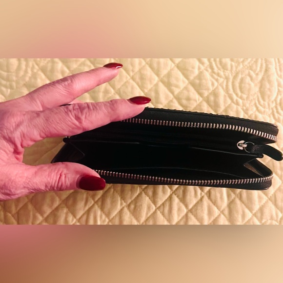 Michael Kors Wallet - Picture 2 of 5